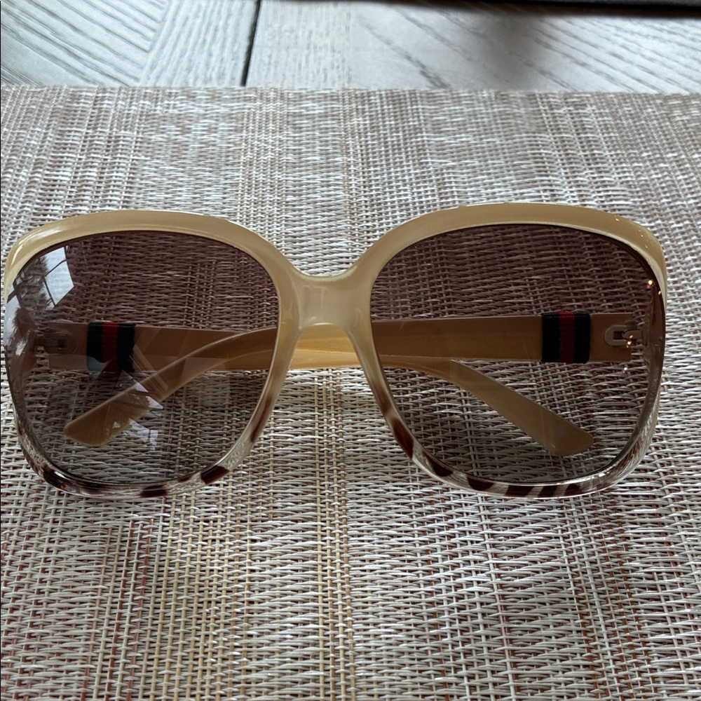 Chic Beige GG Sunglasses